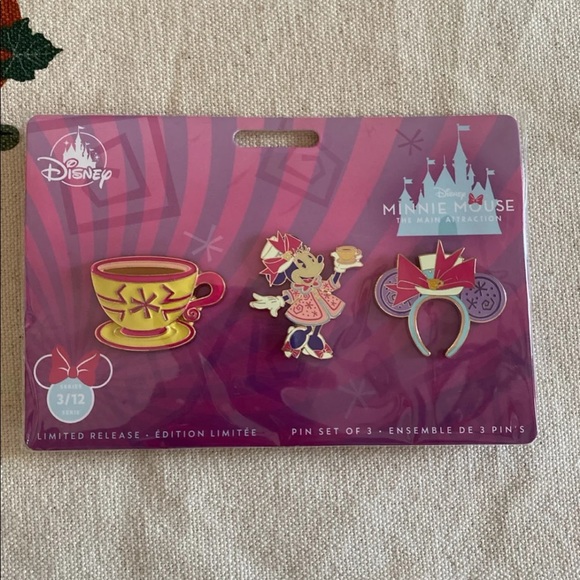 Minnie Mouse Main Attraction Pins/pin book - Picture 5 of 8